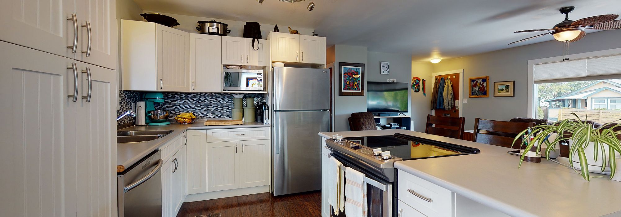 NEW LISTING! RU7 - Home w/Carriage Home