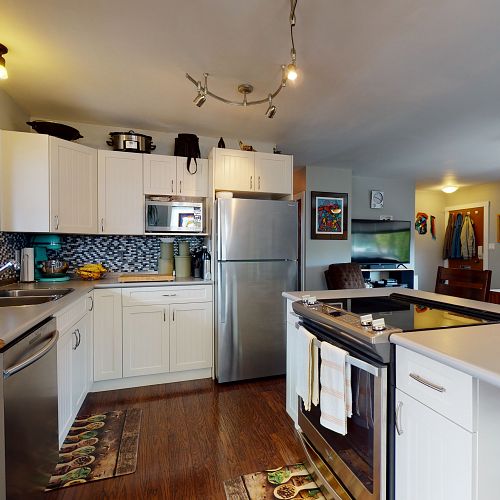 NEW LISTING! RU7 - Home w/Carriage Home